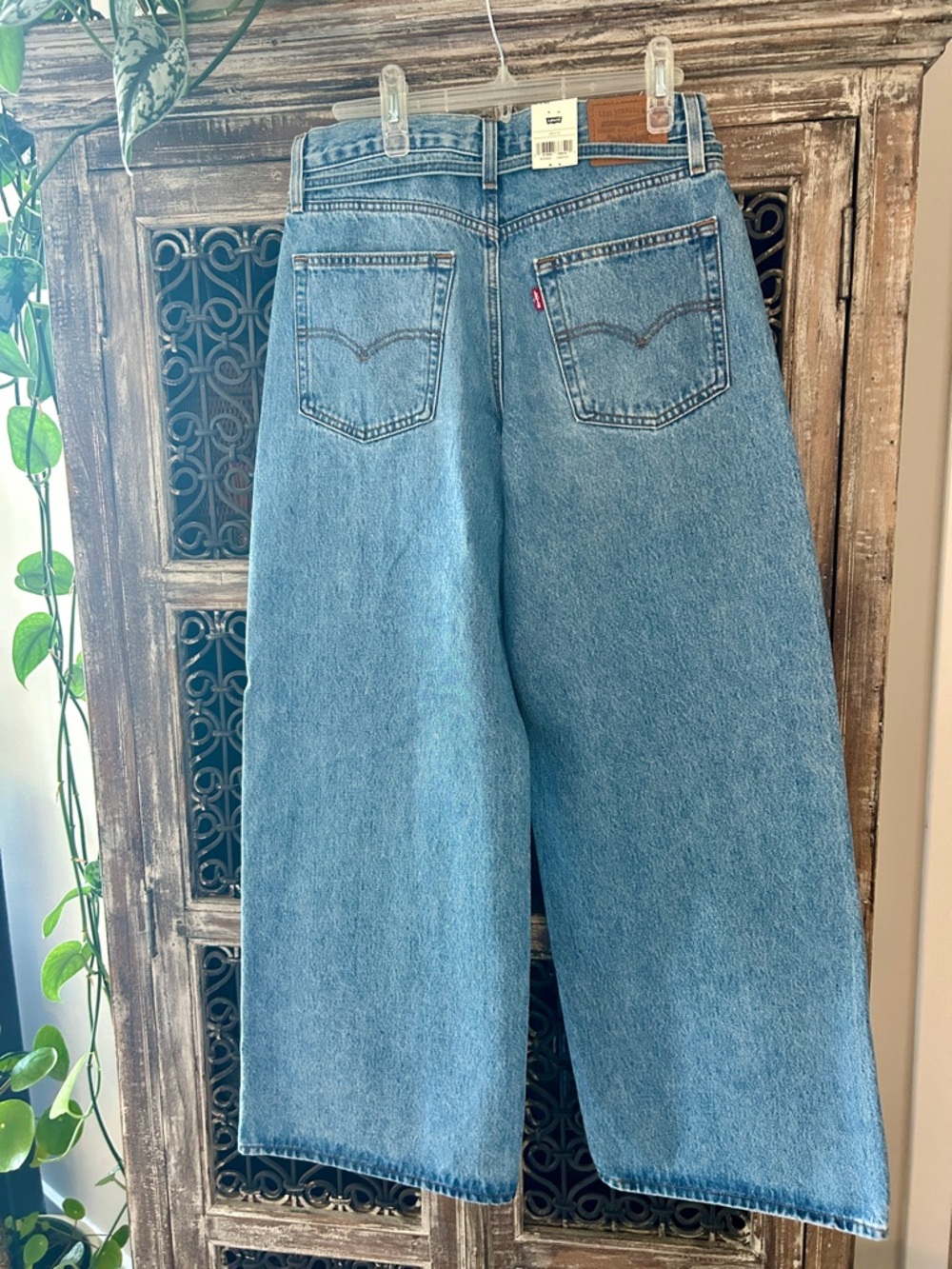 Levi's XL Straight High-Rise Wide Leg Belted Jeans - Picture 2 of 4